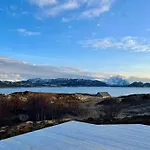 Dom wakacyjny Family With Views Of Donnamannen Mountain Donnes