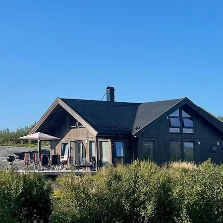 Family With Views Of Donnamannen Mountain Ferienhaus