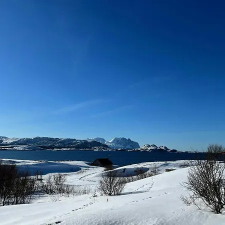 Family With Views Of Donnamannen Mountain Ferienhaus