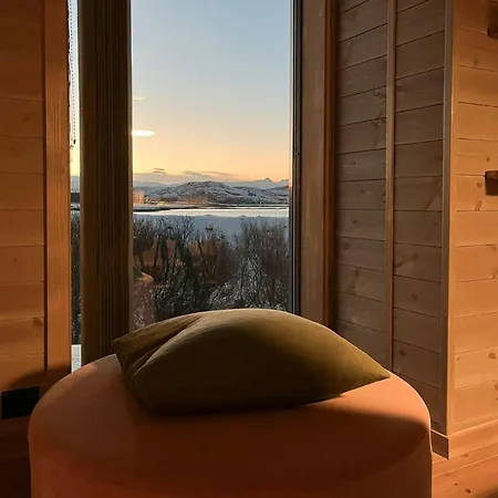 Family With Views Of Donnamannen Mountain Ferienhaus