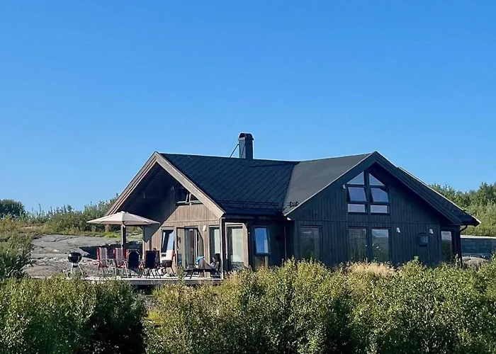 Family With Views Of Donnamannen Mountain Ferienhaus