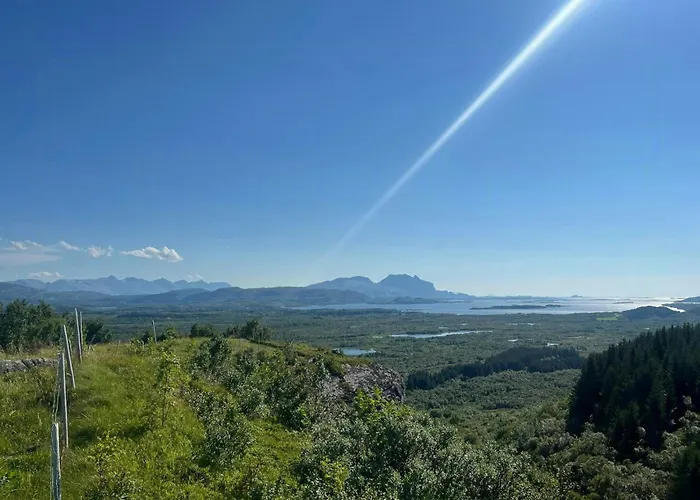 Family With Views Of Donnamannen Mountain Donnes