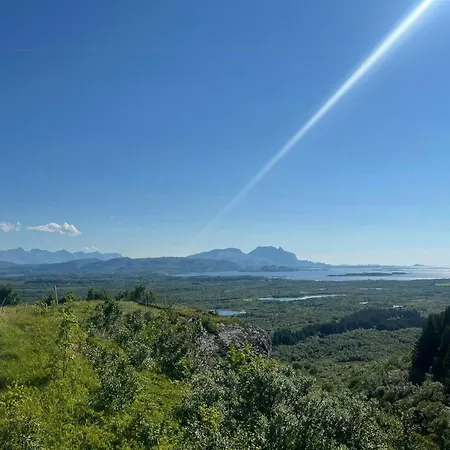 Family With Views Of Donnamannen Mountain Donnes