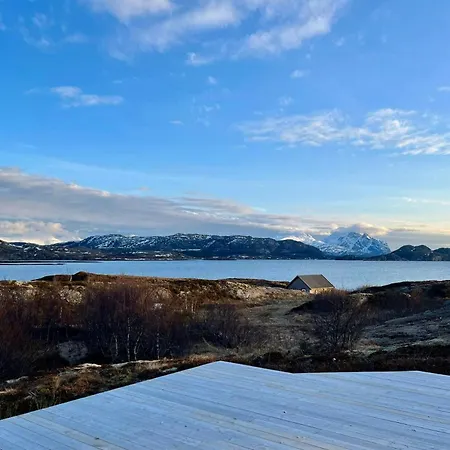 Dom wakacyjny Family With Views Of Donnamannen Mountain Donnes
