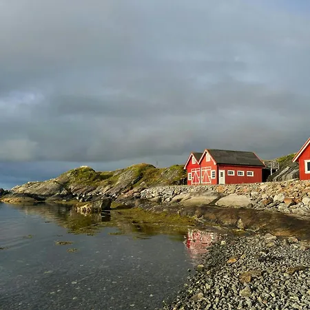 Family With Views Of Donnamannen Mountain Donnes