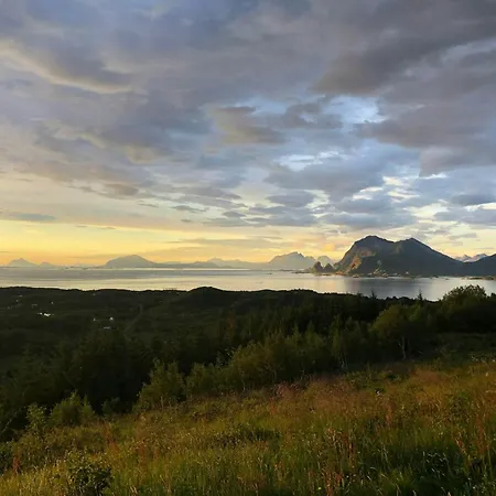 Family With Views Of Donnamannen Mountain * Donnes